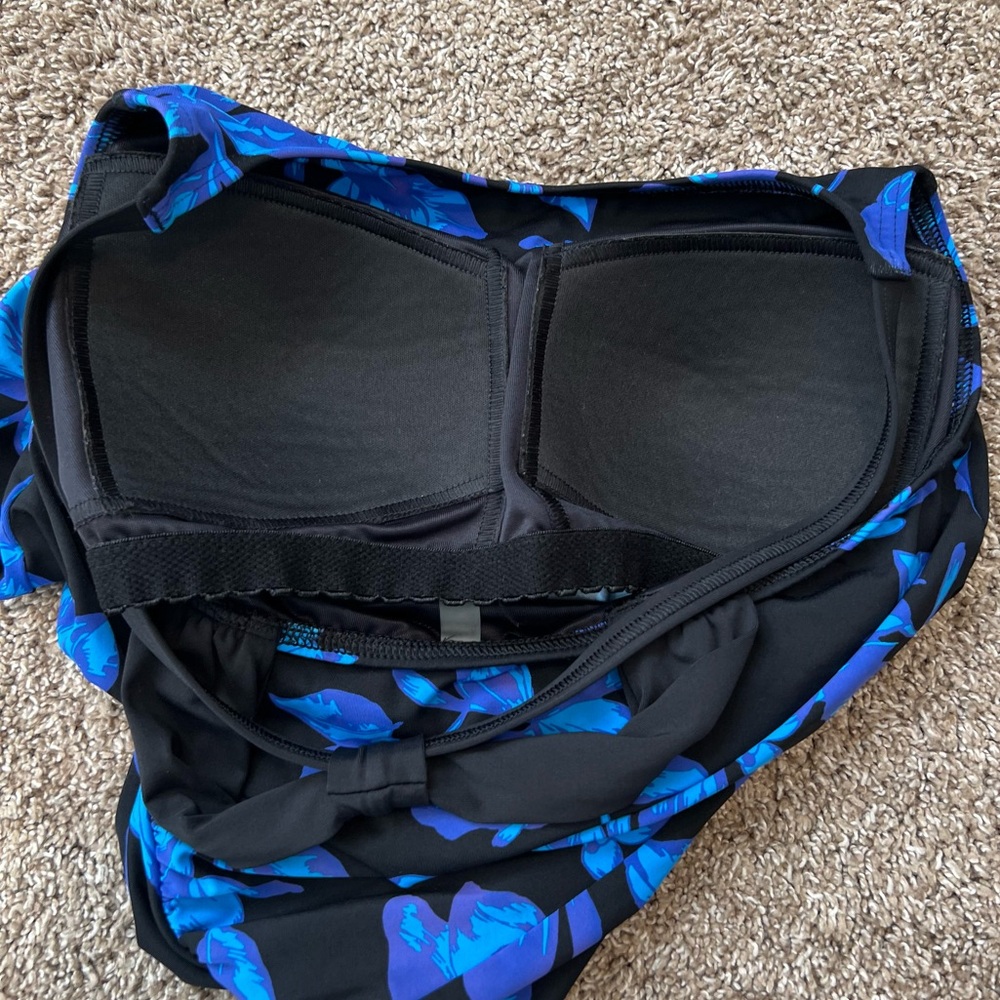 Lands’ End Blue Black Floral Blouson Racerback Tankini Swimsuit Top 8 Shelf Bra - Picture 10 of 12